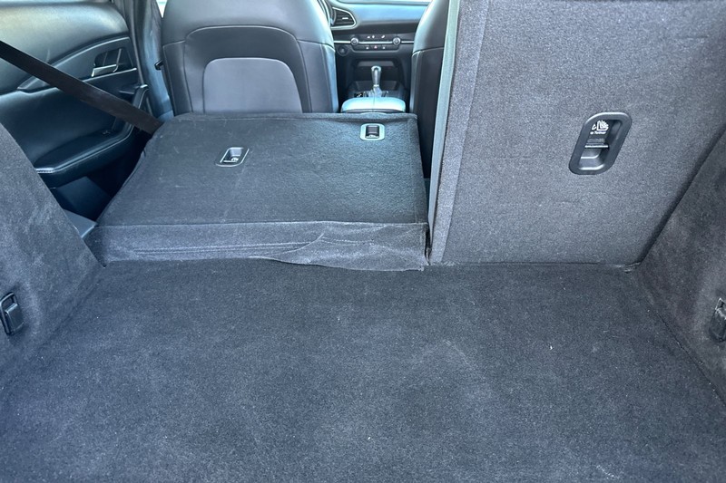 Mazda CX-30 Vehicle Full-screen Gallery Image 17