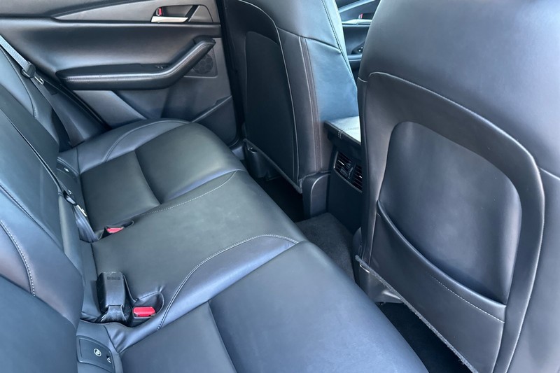 Mazda CX-30 Vehicle Full-screen Gallery Image 18