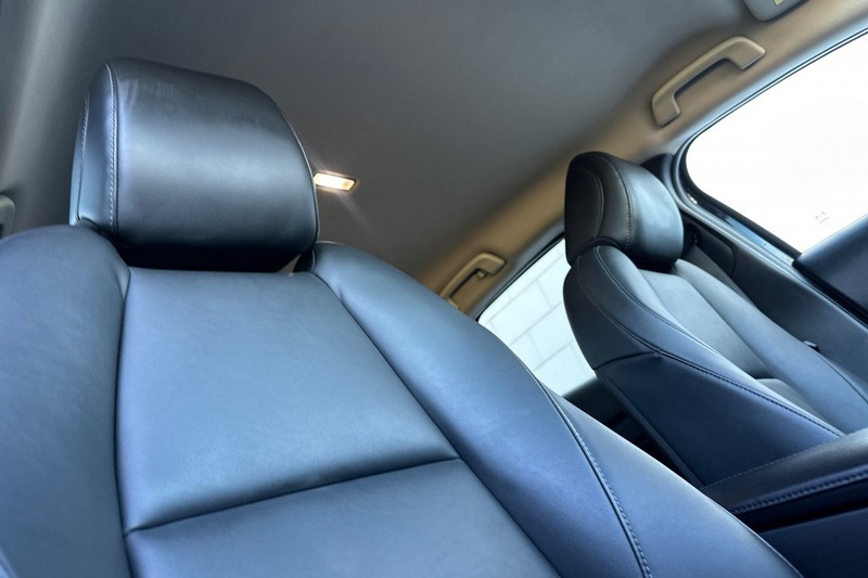 Mazda CX-30 Vehicle Full-screen Gallery Image 20