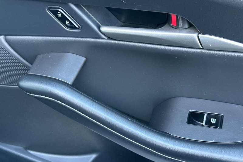 Mazda CX-30 Vehicle Full-screen Gallery Image 22
