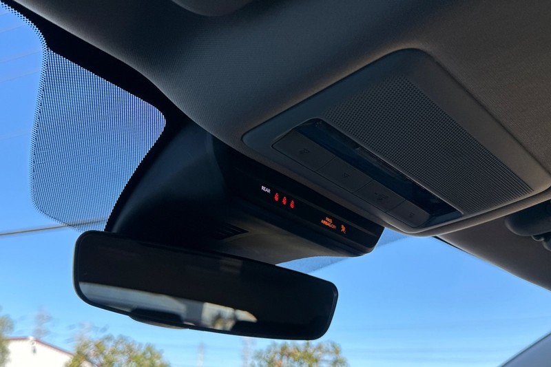 Mazda CX-30 Vehicle Full-screen Gallery Image 24