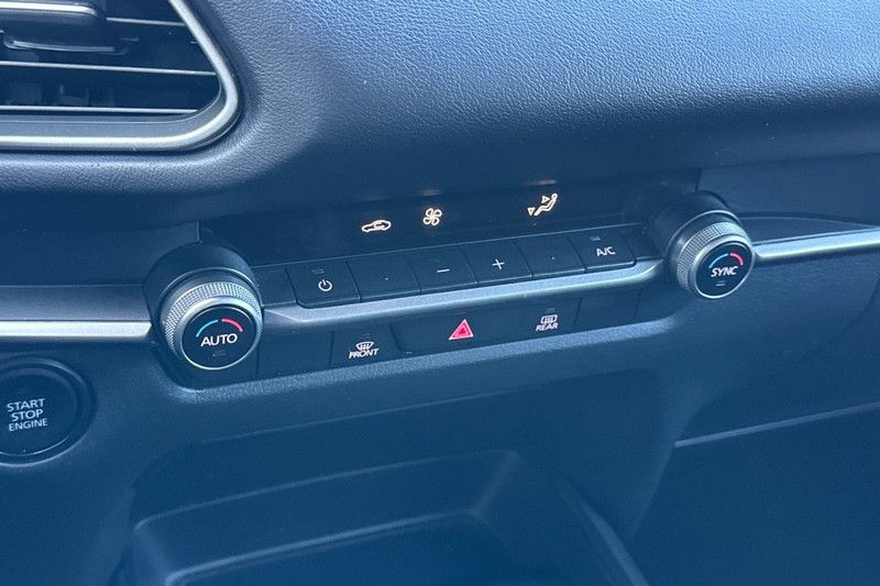 Mazda CX-30 Vehicle Full-screen Gallery Image 31