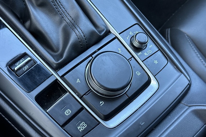 Mazda CX-30 Vehicle Full-screen Gallery Image 32