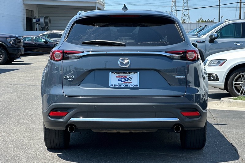 Mazda CX-9 Vehicle Full-screen Gallery Image 05