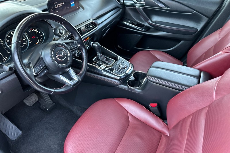 Mazda CX-9 Vehicle Full-screen Gallery Image 10