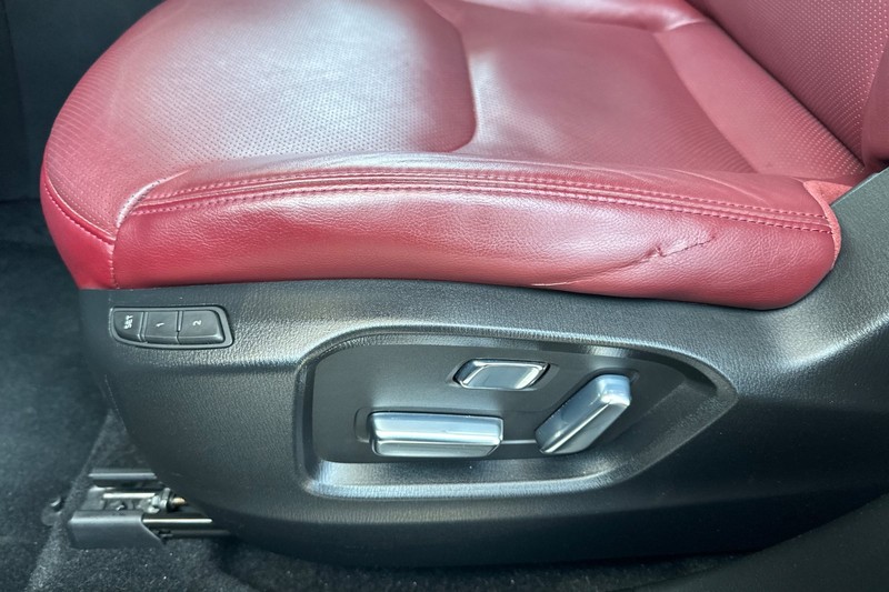 Mazda CX-9 Vehicle Full-screen Gallery Image 13