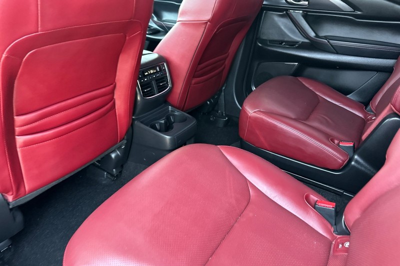 Mazda CX-9 Vehicle Full-screen Gallery Image 14