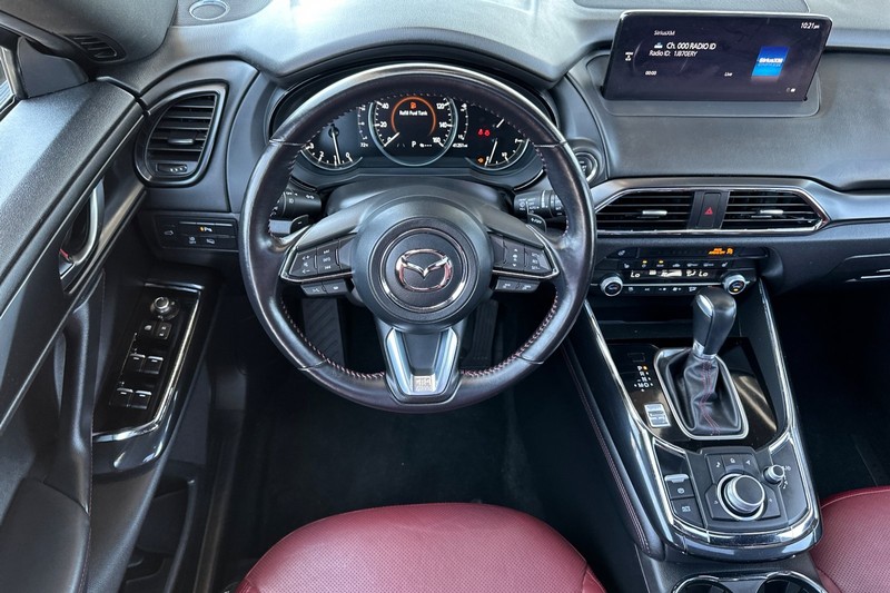 Mazda CX-9 Vehicle Full-screen Gallery Image 16