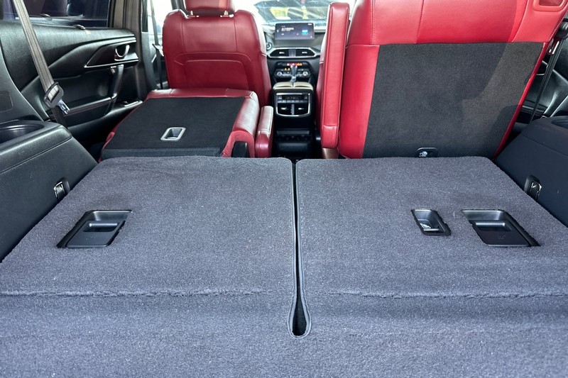 Mazda CX-9 Vehicle Full-screen Gallery Image 17