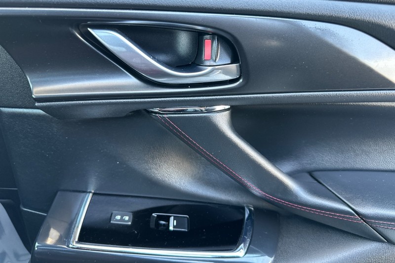 Mazda CX-9 Vehicle Full-screen Gallery Image 22