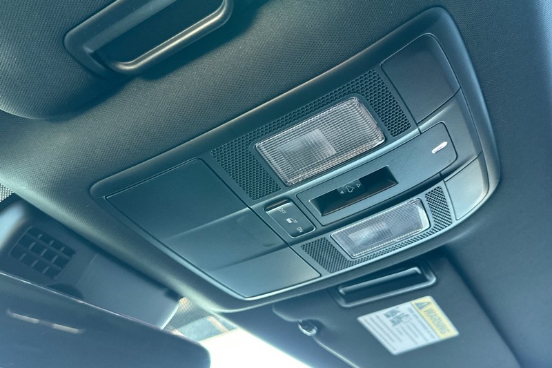 Mazda CX-9 Vehicle Full-screen Gallery Image 25
