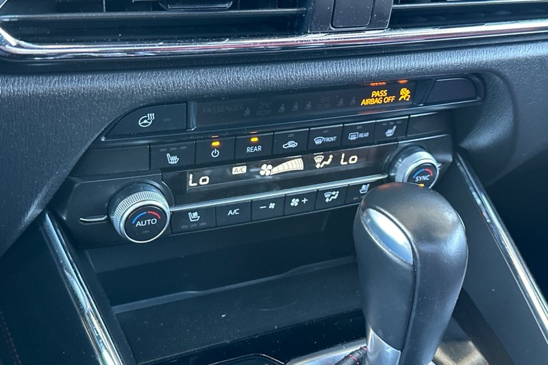 Mazda CX-9 Vehicle Full-screen Gallery Image 29