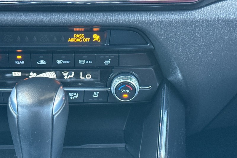 Mazda CX-9 Vehicle Full-screen Gallery Image 31