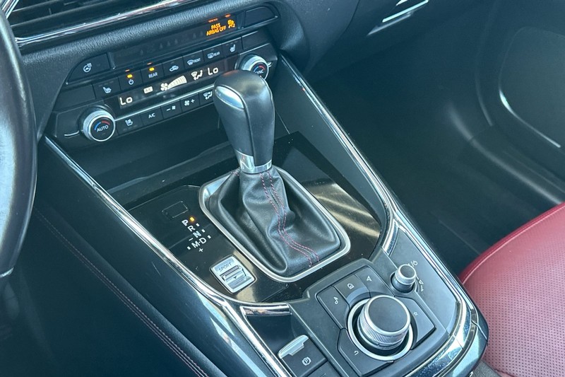 Mazda CX-9 Vehicle Full-screen Gallery Image 32