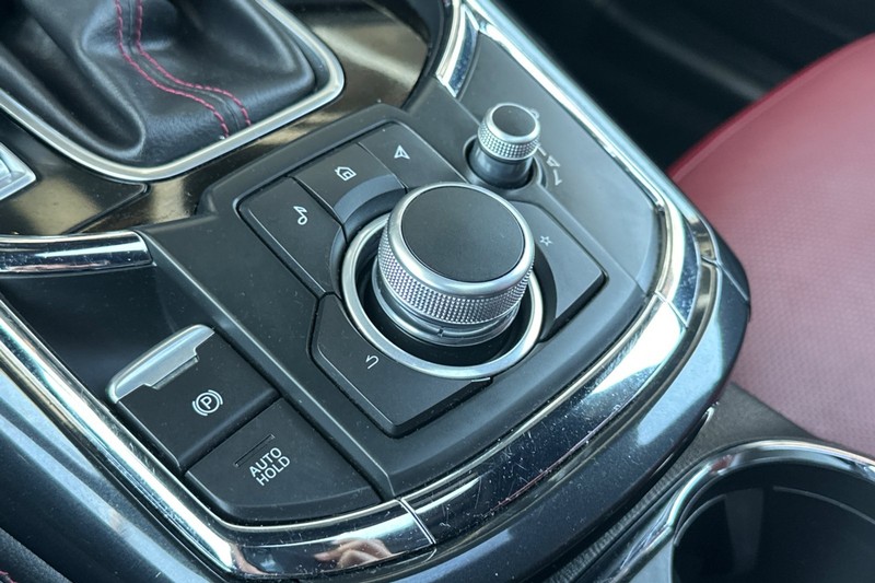 Mazda CX-9 Vehicle Full-screen Gallery Image 33