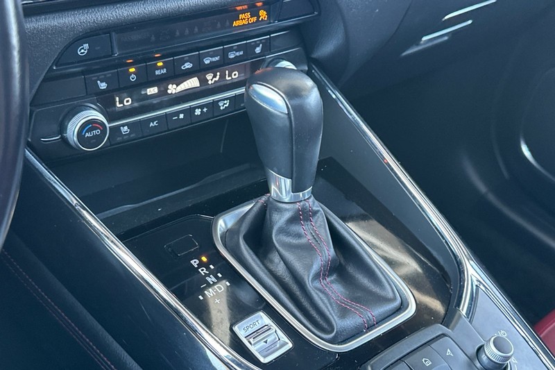 Mazda CX-9 Vehicle Full-screen Gallery Image 35