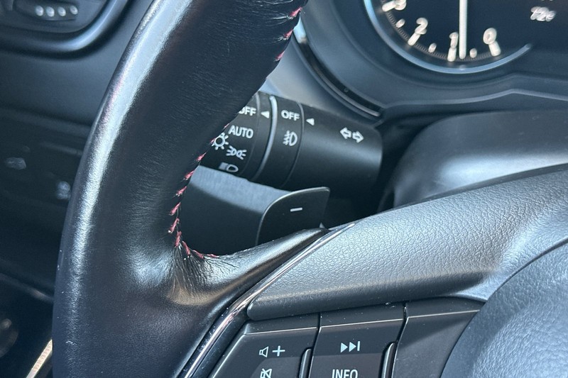 Mazda CX-9 Vehicle Full-screen Gallery Image 39