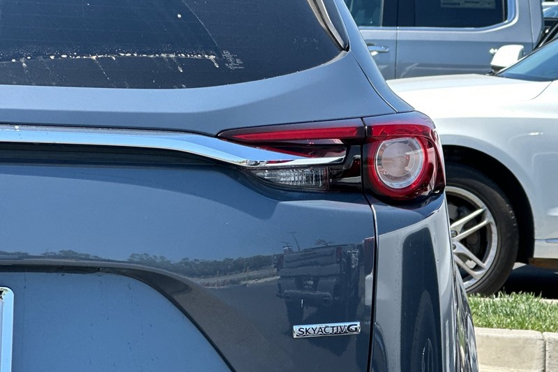 Mazda CX-9 Vehicle Full-screen Gallery Image 49