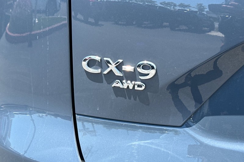 Mazda CX-9 Vehicle Full-screen Gallery Image 50