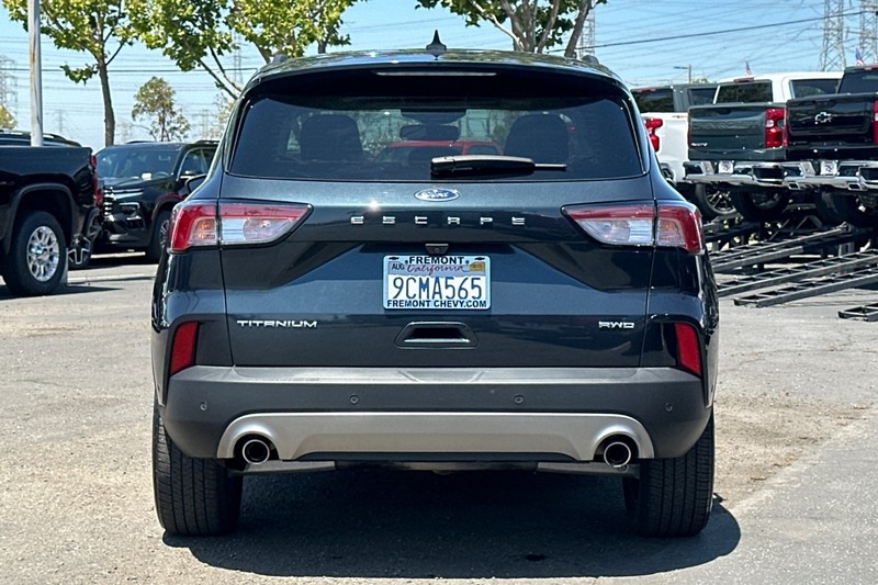 Ford Escape Vehicle Full-screen Gallery Image 05