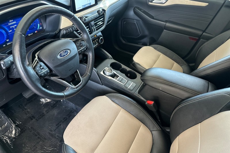 Ford Escape Vehicle Full-screen Gallery Image 10