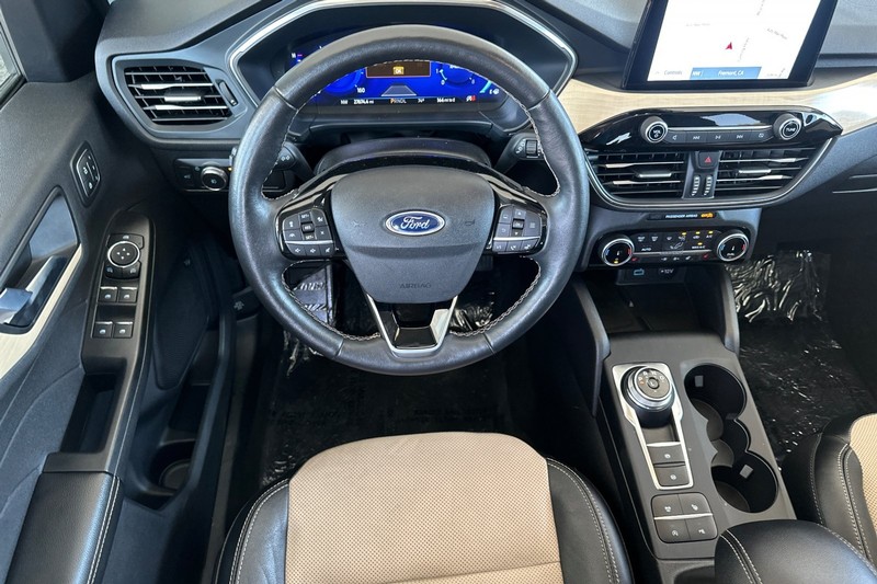 Ford Escape Vehicle Full-screen Gallery Image 16