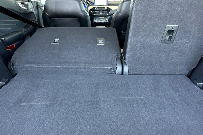 Ford Escape Vehicle Full-screen Gallery Image 17
