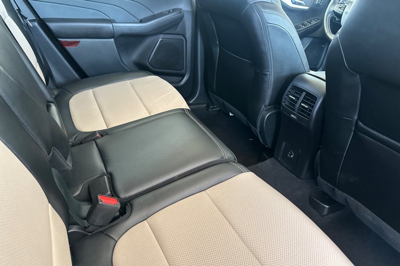 Ford Escape Vehicle Full-screen Gallery Image 18
