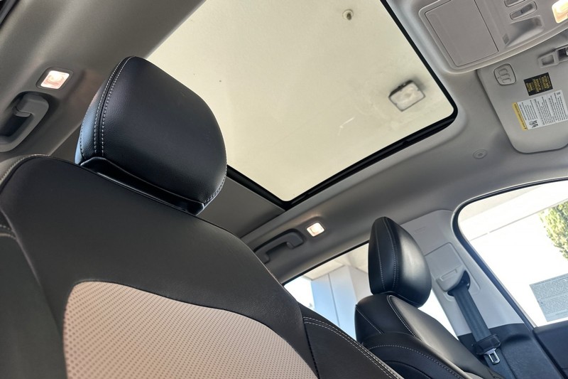 Ford Escape Vehicle Full-screen Gallery Image 20
