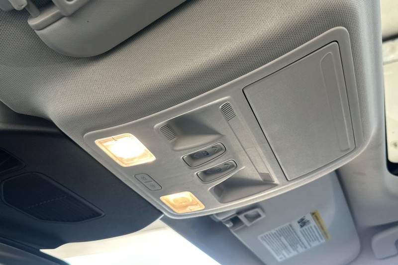 Ford Escape Vehicle Full-screen Gallery Image 24