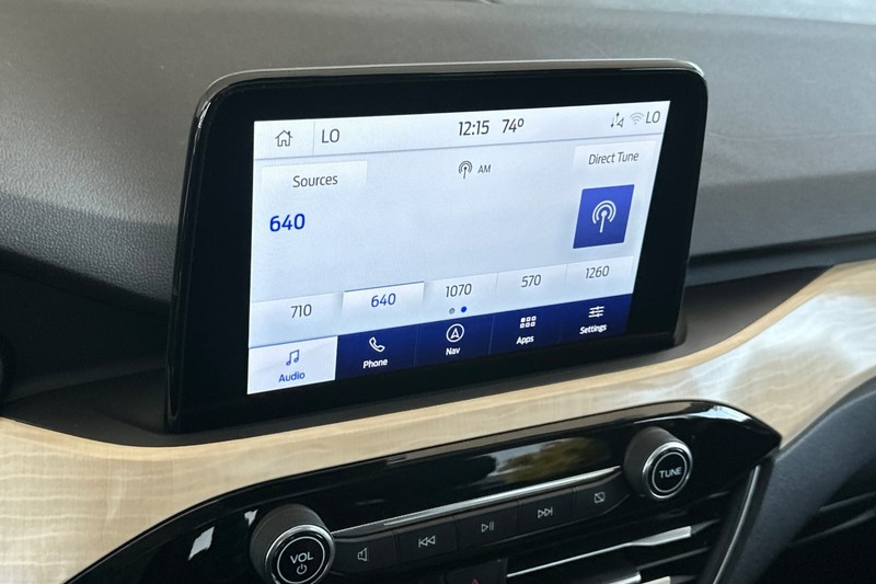Ford Escape Vehicle Full-screen Gallery Image 26