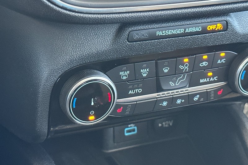 Ford Escape Vehicle Full-screen Gallery Image 29