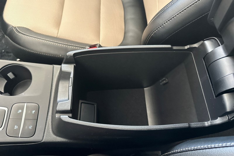 Ford Escape Vehicle Full-screen Gallery Image 32