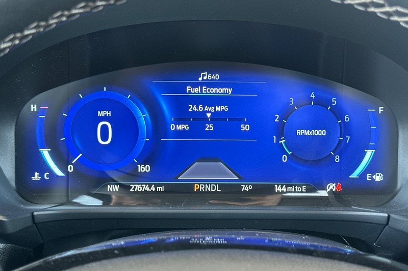 Ford Escape Vehicle Full-screen Gallery Image 38