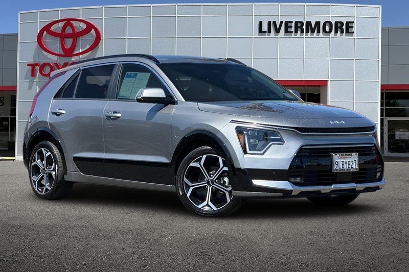 Kia Niro Plug-In Hybrid Vehicle Full-screen Gallery Image 02