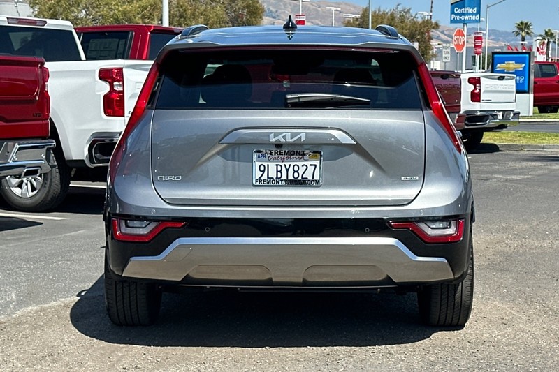 Kia Niro Plug-In Hybrid Vehicle Full-screen Gallery Image 05
