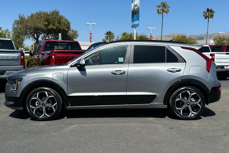 Kia Niro Plug-In Hybrid Vehicle Full-screen Gallery Image 07