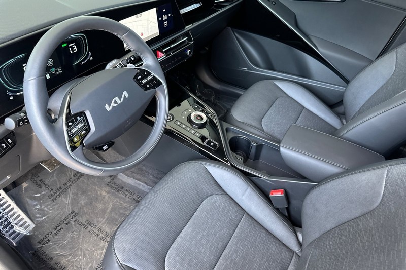 Kia Niro Plug-In Hybrid Vehicle Full-screen Gallery Image 10