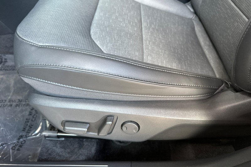 Kia Niro Plug-In Hybrid Vehicle Full-screen Gallery Image 13