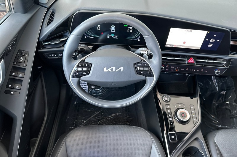 Kia Niro Plug-In Hybrid Vehicle Full-screen Gallery Image 16
