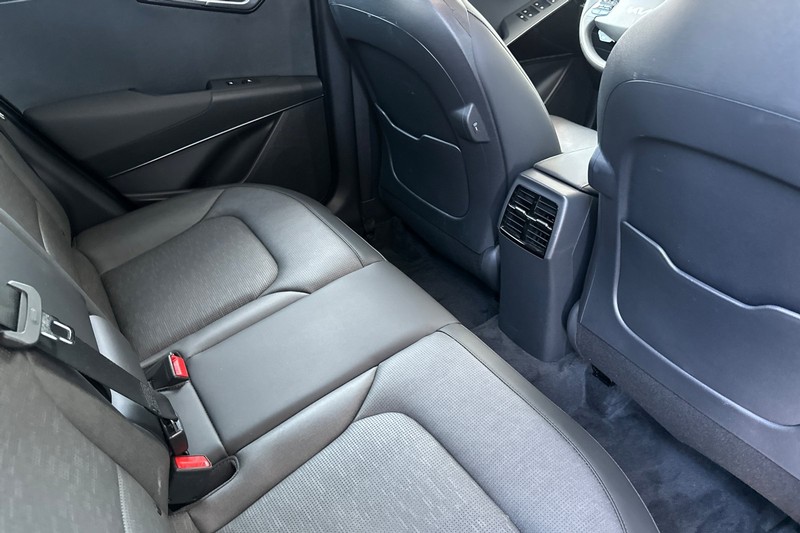 Kia Niro Plug-In Hybrid Vehicle Full-screen Gallery Image 18