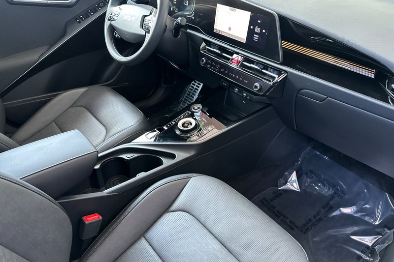 Kia Niro Plug-In Hybrid Vehicle Full-screen Gallery Image 19