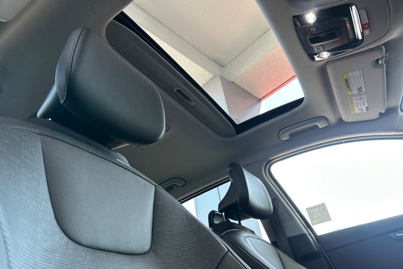 Kia Niro Plug-In Hybrid Vehicle Full-screen Gallery Image 20