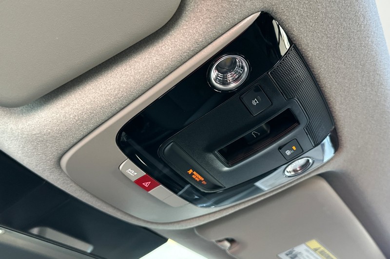 Kia Niro Plug-In Hybrid Vehicle Full-screen Gallery Image 24