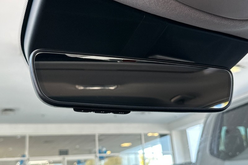 Kia Niro Plug-In Hybrid Vehicle Full-screen Gallery Image 25