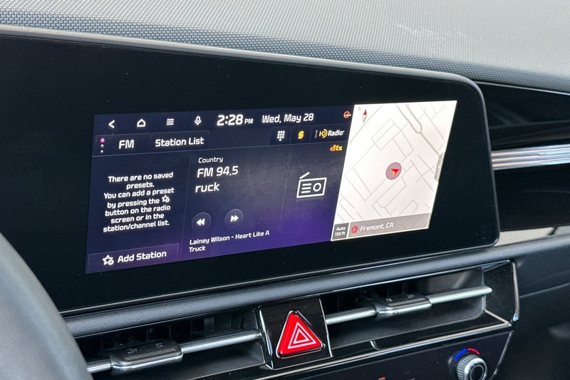 Kia Niro Plug-In Hybrid Vehicle Full-screen Gallery Image 26