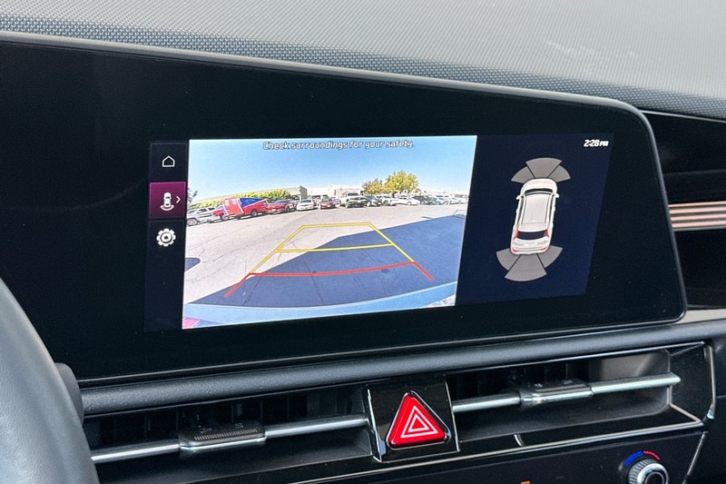 Kia Niro Plug-In Hybrid Vehicle Full-screen Gallery Image 27