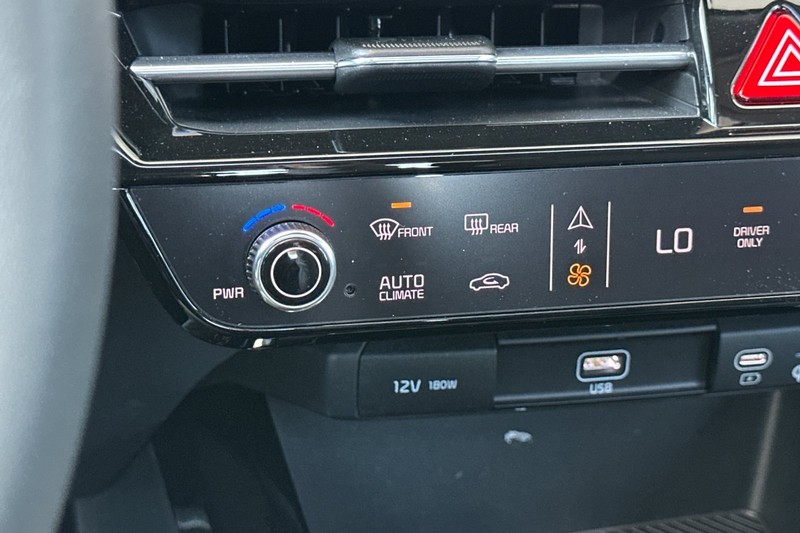 Kia Niro Plug-In Hybrid Vehicle Full-screen Gallery Image 29