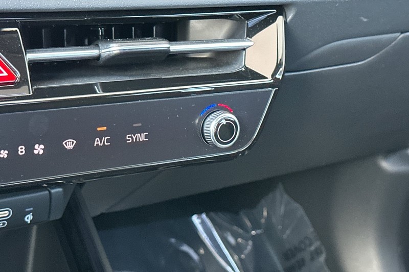 Kia Niro Plug-In Hybrid Vehicle Full-screen Gallery Image 30