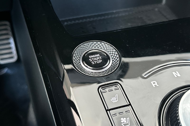 Kia Niro Plug-In Hybrid Vehicle Full-screen Gallery Image 34